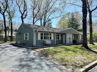 5 Nevada Dr, Manchester Township, NJ 08759