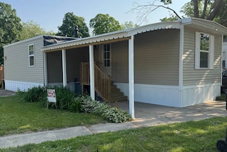 227 S Kenbrook St SE, Grand Rapids, MI 49548