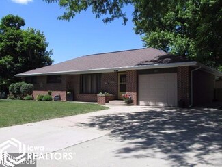 1817 Benjamin St, Carroll, IA 51401