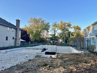 183 E Grantley Ave, Elmhurst, IL 60126