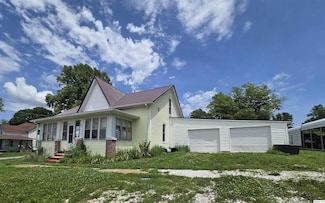 112 N Walnut, Versailles, IL 62378
