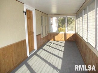 312 N Center Ave, Galva, IL 61434