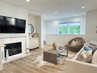 180 Hayward, Irvine, CA 92602