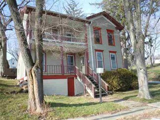 632 N Galena St, Mount Carroll, IL 61053