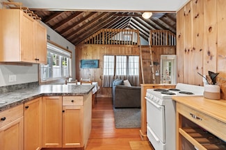 7 Sichols Colony Rd, Wales, MA 01081