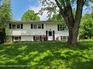 57 Lakeview Dr, Monticello, NY 12701