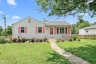 302 Bradley St, Burlington, NC 27215