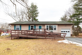 11 Cambridge Dr, Red Hook, NY 12571