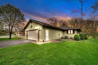 99 Crescent Dr, La Porte, IN 46350