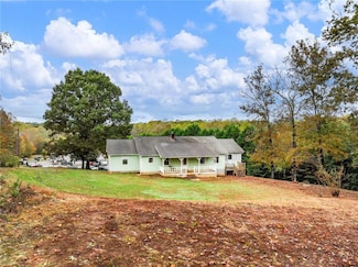 849 Blacksnake Rd, Mount Airy, GA 30563
