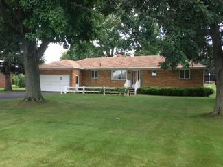 5861 Moline Martin Rd, Walbridge, OH 43465