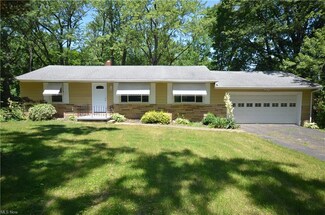 1093 Bevan St, Barberton, OH 44203