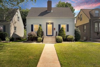1621 Parkview Ave, Whiting, IN 46394
