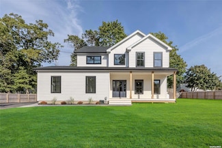 17 Monroe St, Rocky Point, NY 11778