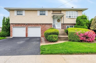 2083 Oliver Way, Merrick, NY 11566