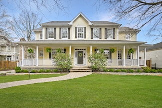 439 Bryant Ave, Glen Ellyn, IL 60137