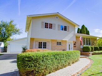 245 N Lytle Dr, Palatine, IL 60074