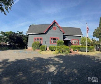 530 N Cloverdale Blvd, Cloverdale, CA 95425