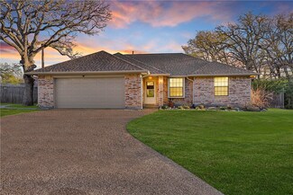 2002 Sandalwood Ln, Bryan, TX 77807