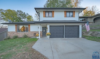 4912 Evergreen Ln, Sioux City, IA 51106
