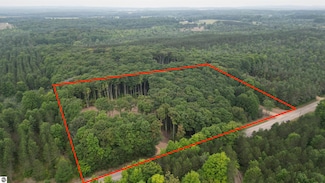 001 S Bright Rd, Maple City, MI 49664