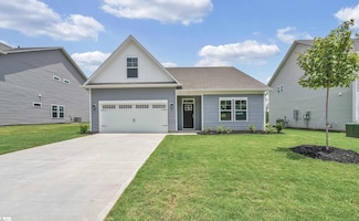 131 Hunter Ridge Dr, Boiling Springs, SC 29316
