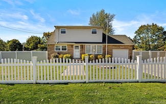 1796 Wells Dr, Bay Shore, NY 11706