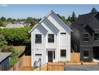 319 N Holland St, Portland, OR 97217