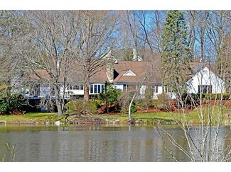 101 Pegwin Dr, East Greenwich, RI 02818