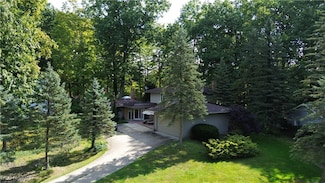 17571 Merry Oaks Trail, Chagrin Falls, OH 44023