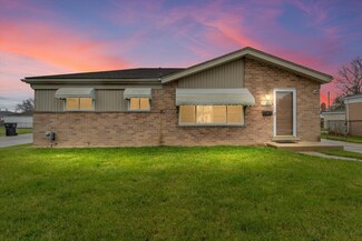 27284 Floral St, Roseville, MI 48066