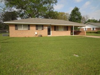938 E 5th St, Natchitoches, LA 71457