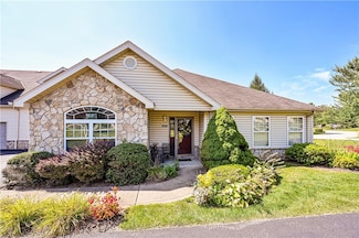 6075 Triple Crown Cir Unit 6036, Greensburg, PA 15601
