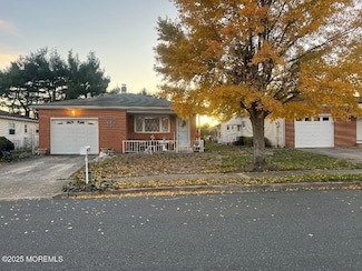 29 Tivoli St, Toms River, NJ 08757