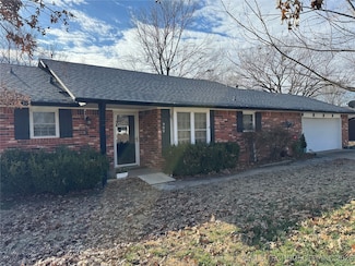 909 E Woods Ct, Claremore, OK 74017