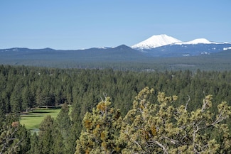 3025 NW Horizon Dr, Bend, OR 97703