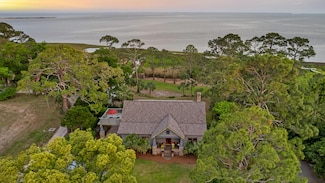 25 17th St, Apalachicola, FL 32320