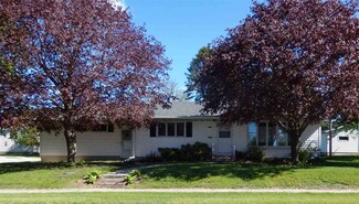 300 E 1st St, Sumner, IA 50674
