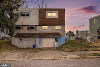 811 Lawler St, Philadelphia, PA 19116