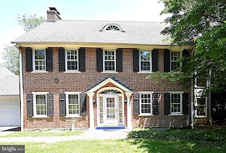 19 Farm Rd, Wayne, PA 19087