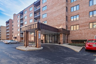 905 Center St Unit B206, Des Plaines, IL 60016
