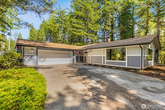 271 E Jack Pine Ln, Union, WA 98592