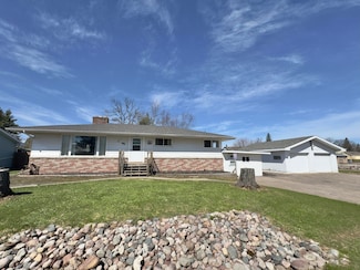 2002 John St, Sault Sainte Marie, MI 49783