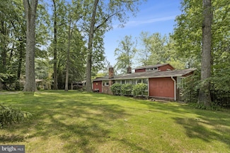 8615 Acorn Cir, Vienna, VA 22180