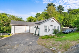 11 Williams St, Dudley, MA 01571