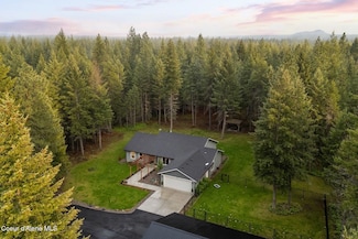 990 Goldfinch Ln, Spirit Lake, ID 83869