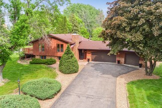 4540 W Greenleaf Dr, Saint Paul, MN 55123