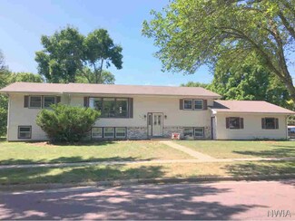 603 S Norbeck St, Vermillion, SD 57069