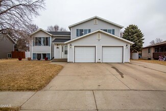 185 Stuttgart Dr, Bismarck, ND 58504