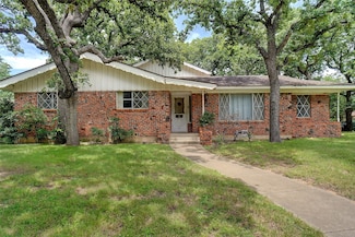 520 Circleview Dr S, Hurst, TX 76054